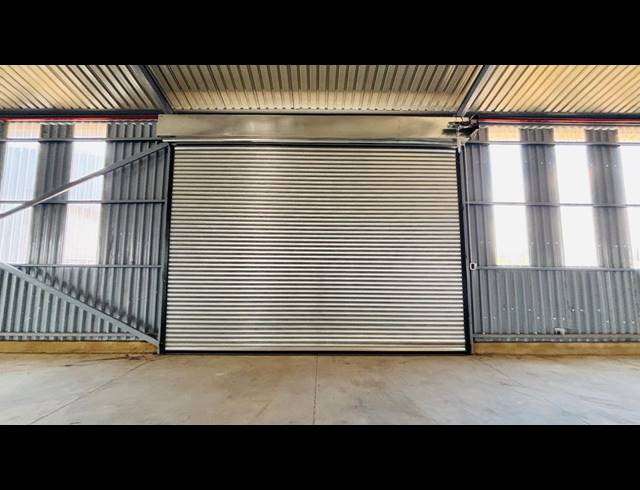 3,740M² WAREHOUSE TO LET IN CHAMDOR